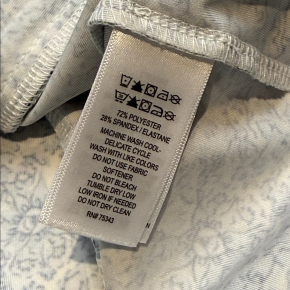 Laura Ashley Blue and White Floral Top Size Large - Picture 6 of 6